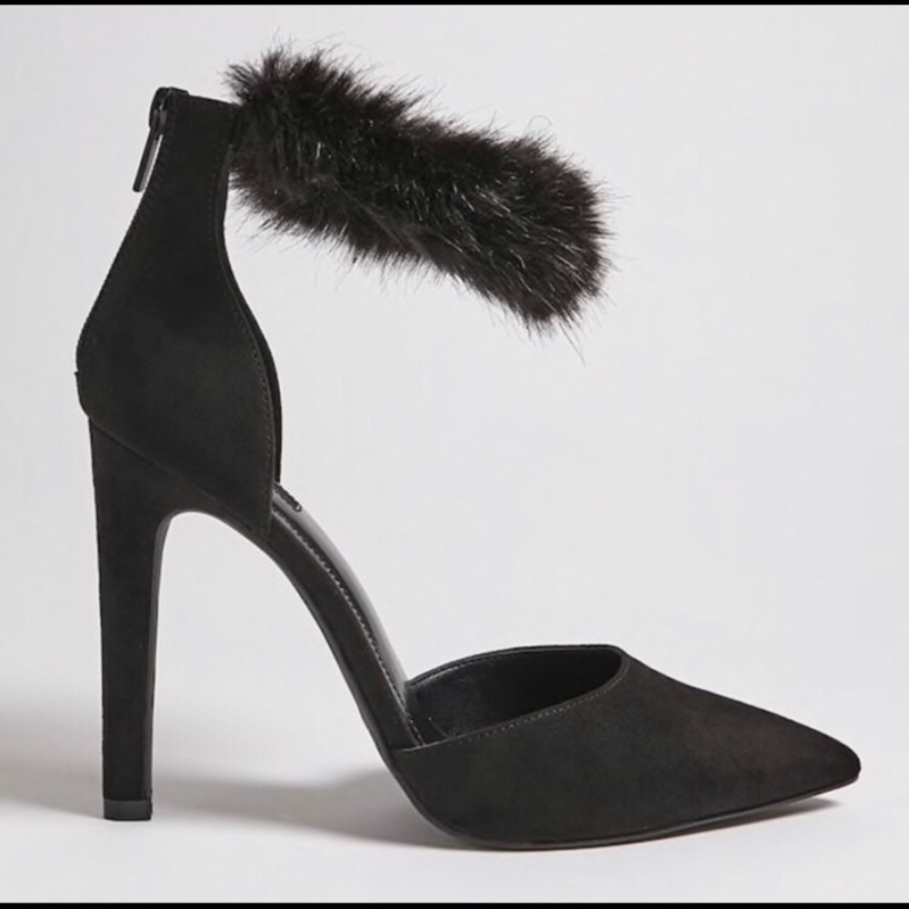 🖤 Black Ankle Strap with Fur Heels 🖤 - Picture 2 of 8